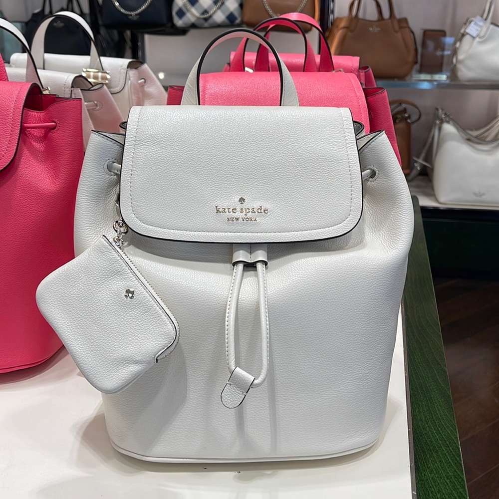 Kate Spade Rosie Medium Flap Backpack
K8714 pebbled leather Parchment rosie
NWT - Picture 1 of 16